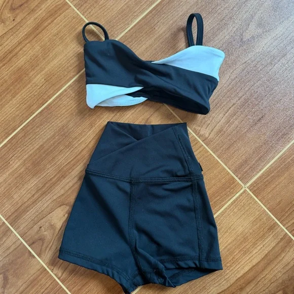 Stylish Black and White Kids Dancewear Set - Picture 1 of 2